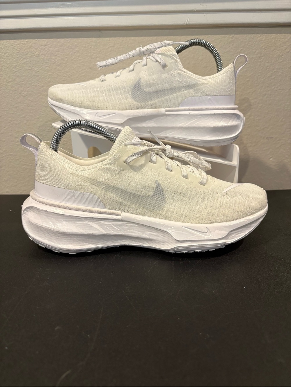 Nike ZoomX Invincible Run 3 “White Photon Dust” DR2660-103 Womens Sz 8 Worn Once